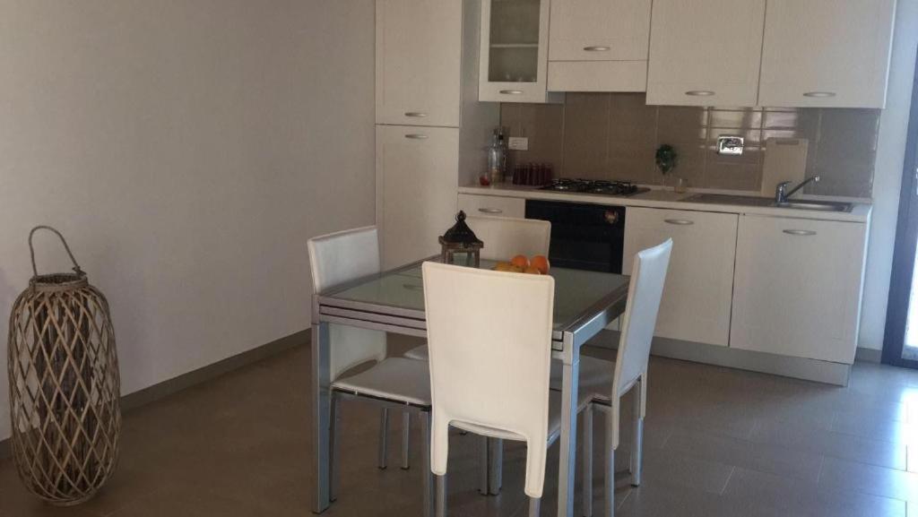 Appartamento Trilocale con cortile Budoni Esterno foto